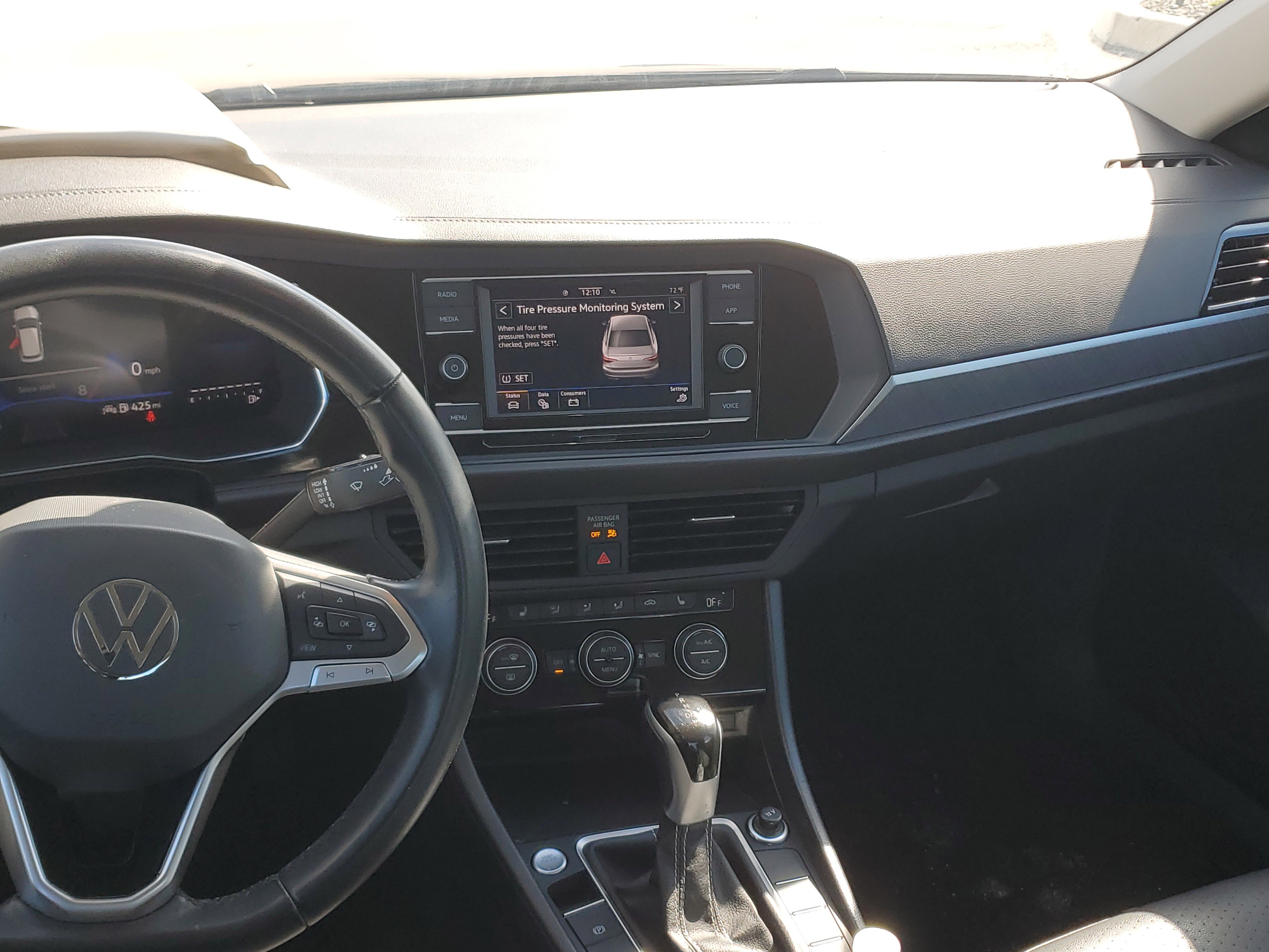 Used 2024 Volkswagen Jetta SE image 18