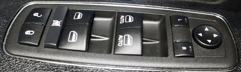 Used 2014 Chrysler 300 S image 35