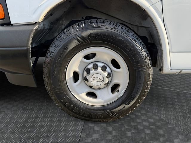 Used 2017 Chevrolet Express 2500 RWD image 14