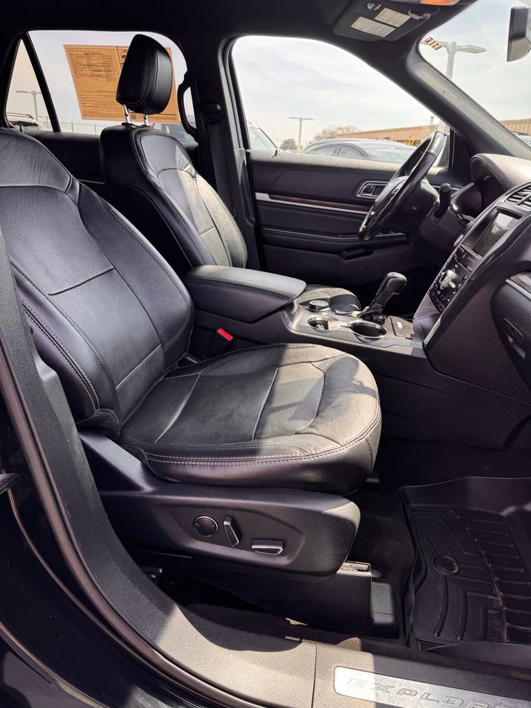 Used 2018 Ford Explorer Limited image 13