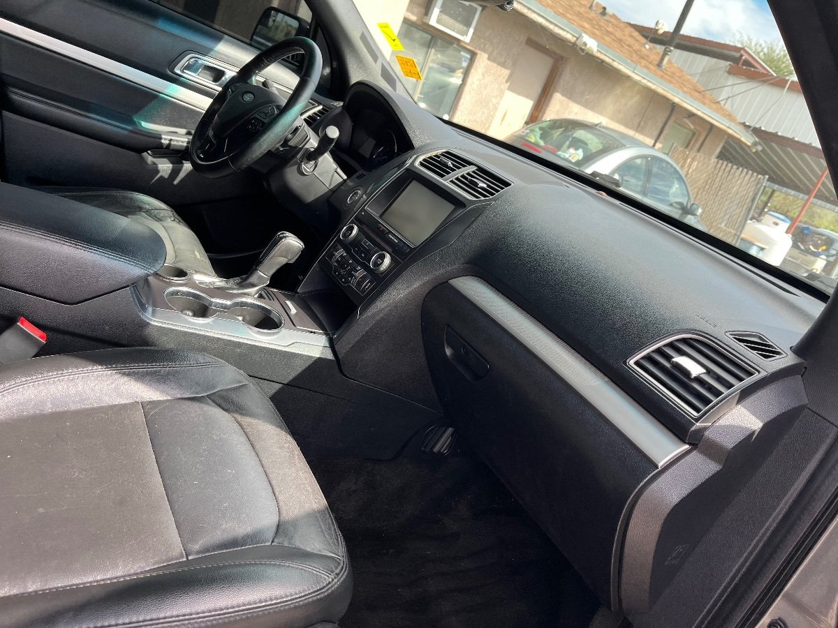 Used 2016 Ford Explorer XLT w/ Equipment Group 202A FWD image 39
