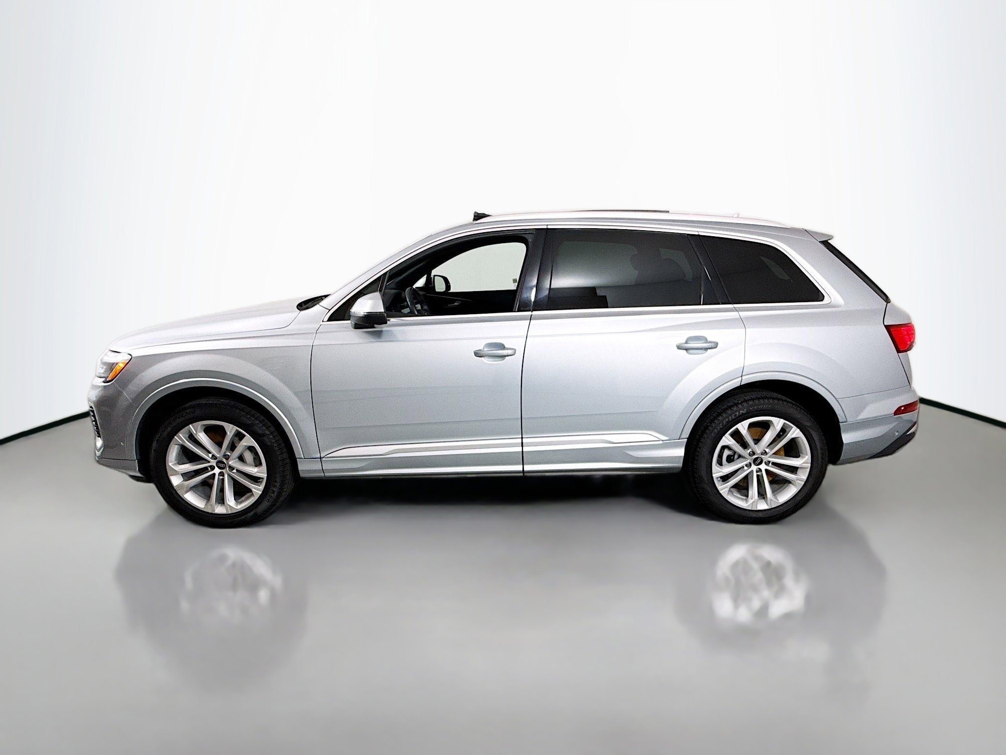 Used 2025 Audi Q7 3.0T Premium Plus image 4