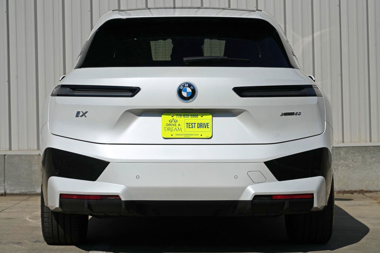 Used 2022 BMW iX xDrive50 w/ Premium Package AWD/4WD image 10