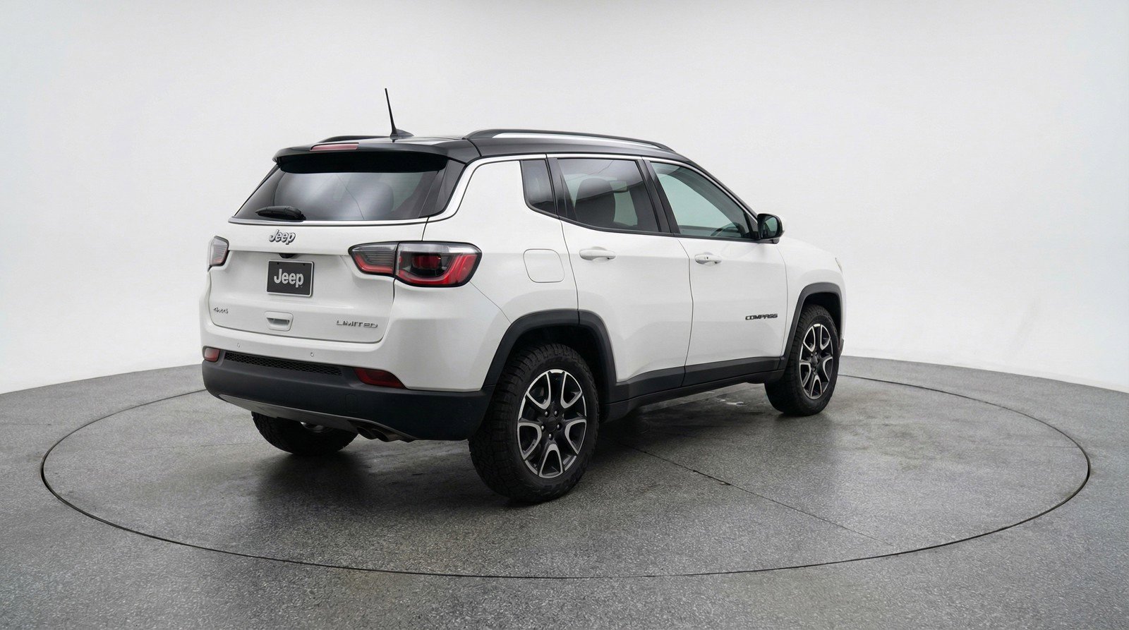 Used 2025 Jeep Compass Trailhawk AWD/4WD image 9