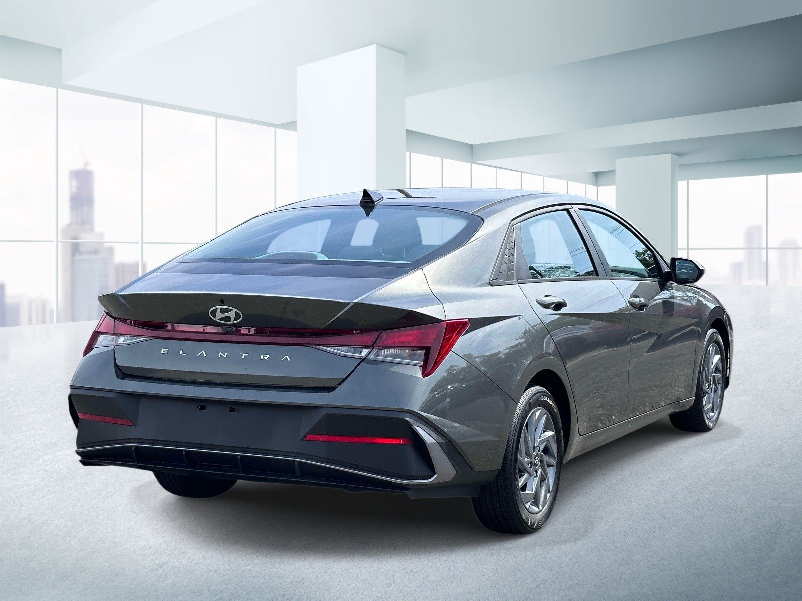 Used 2024 Hyundai Elantra SEL FWD image 4