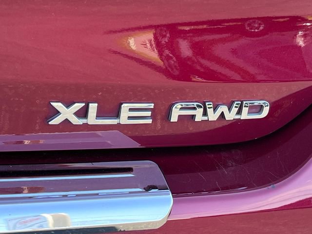 Used 2022 Toyota Highlander XLE AWD/4WD video 2