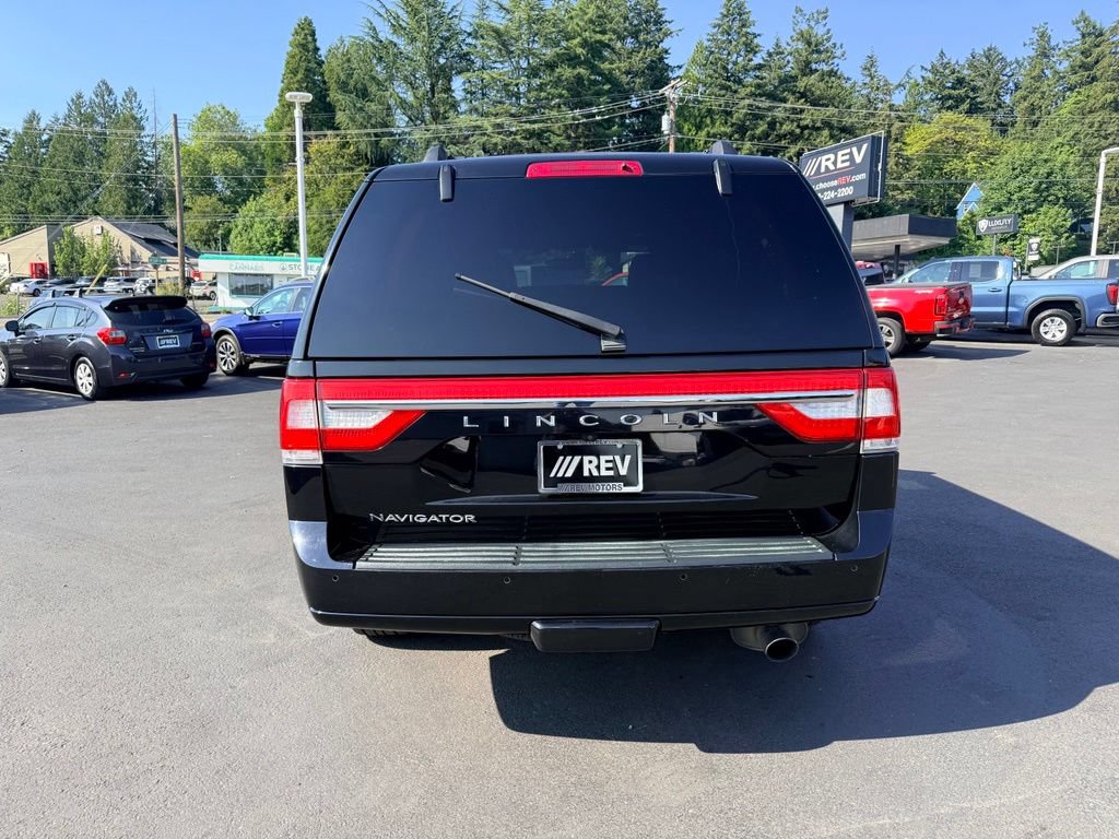 Used 2017 Lincoln Navigator Reserve AWD/4WD image 4