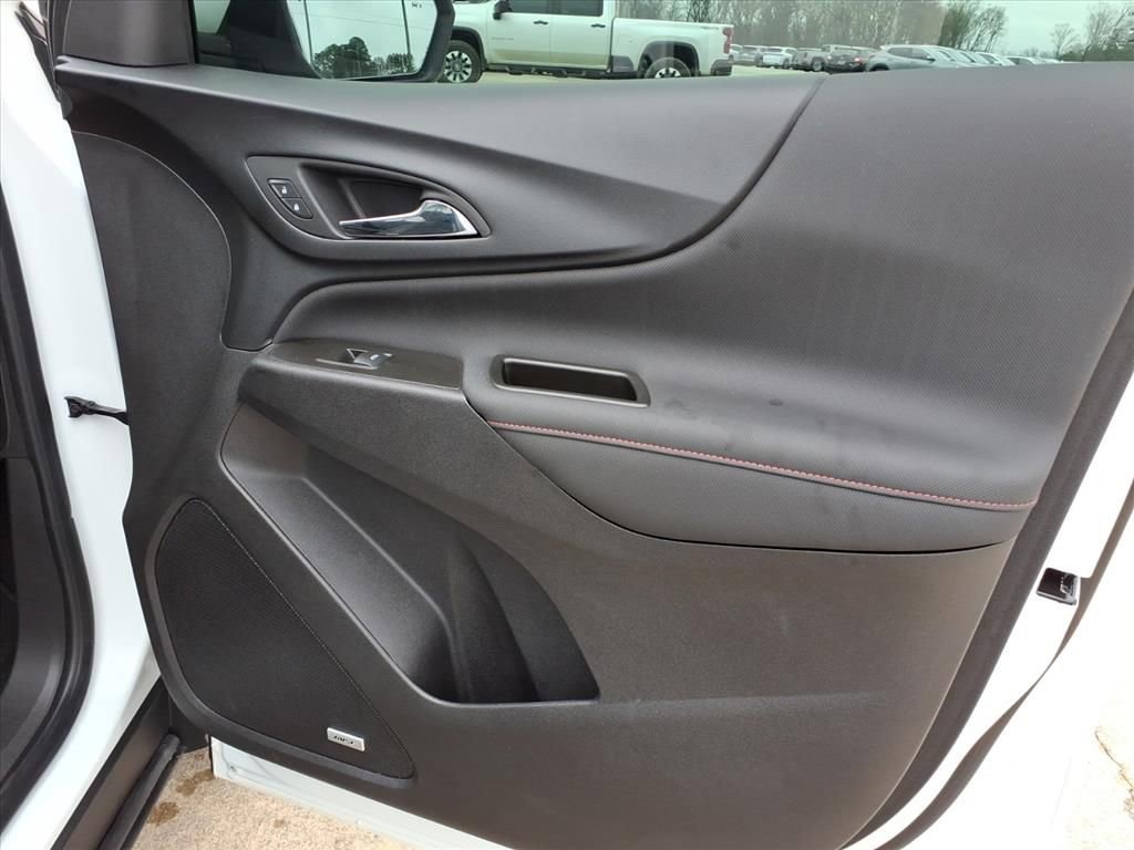 Used 2024 Chevrolet Equinox RS w/ RS Leather Package image 11