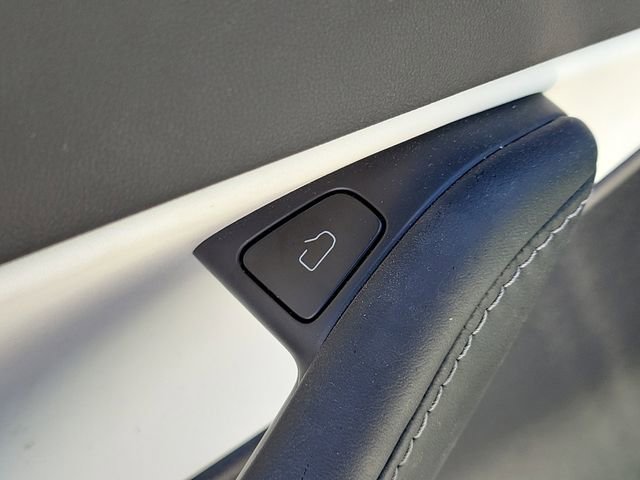 Used 2022 Tesla Model Y Performance image 19