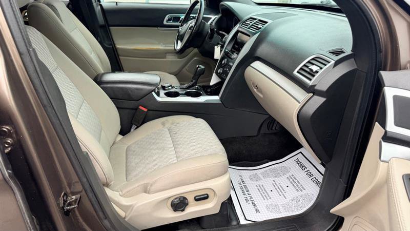 Used 2015 Ford Explorer XLT w/ Equipment Group 201B image 29
