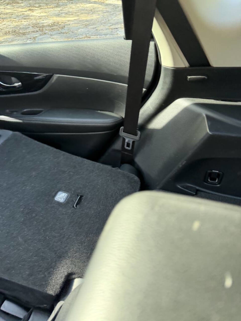 Used 2017 Nissan Rogue SL w/ SL Premium Package FWD image 16