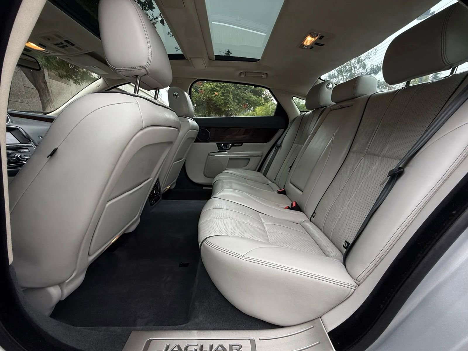 Used 2014 Jaguar XJ L Portfolio image 51