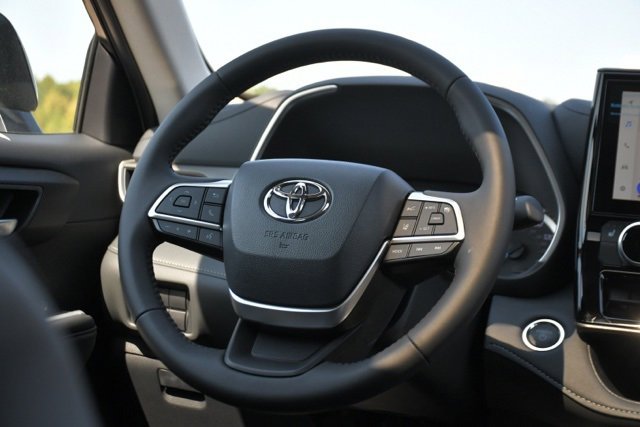 Used 2025 Toyota Highlander XLE image 20