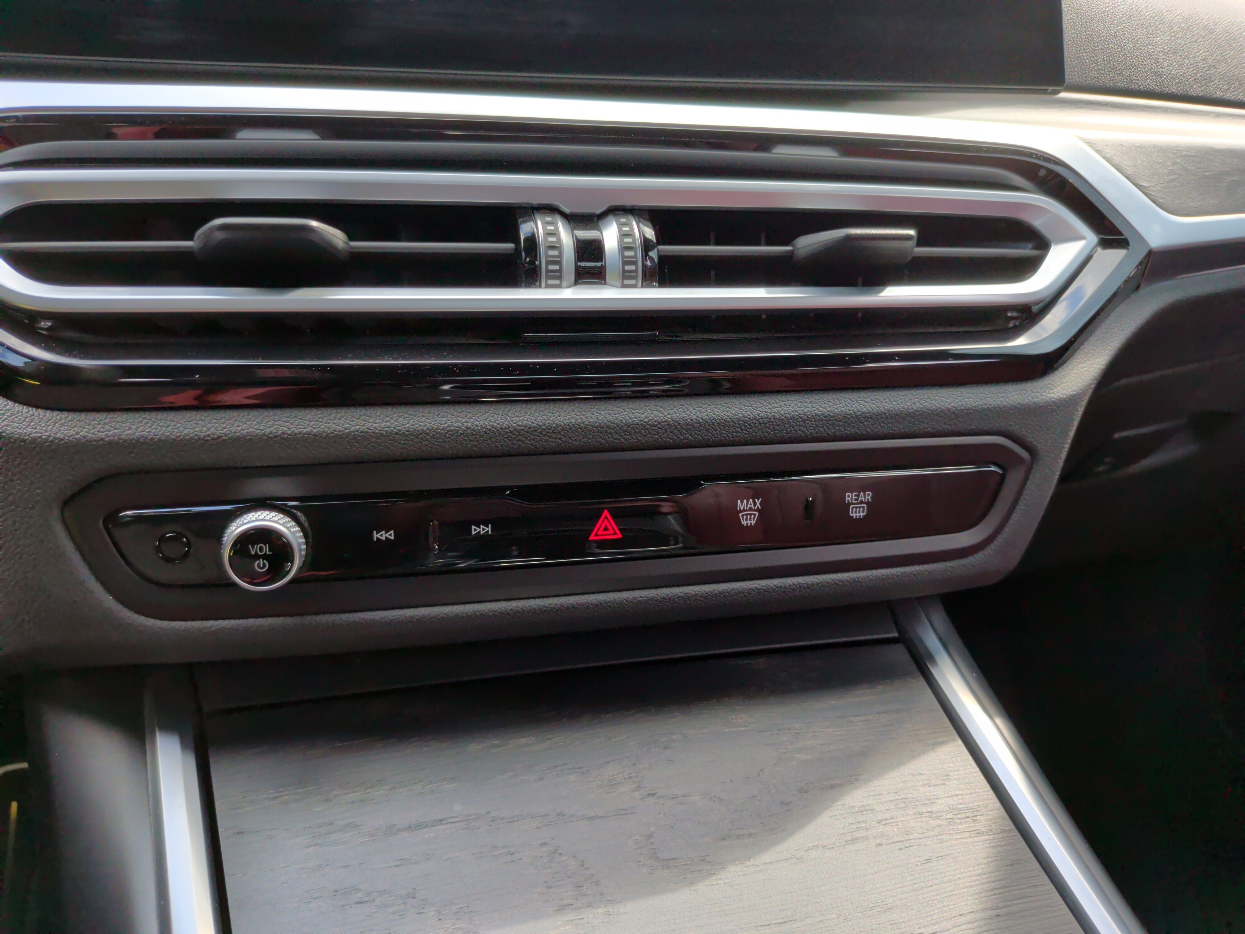 Certified 2024 BMW 330i Sedan w/ M Sport Package image 18