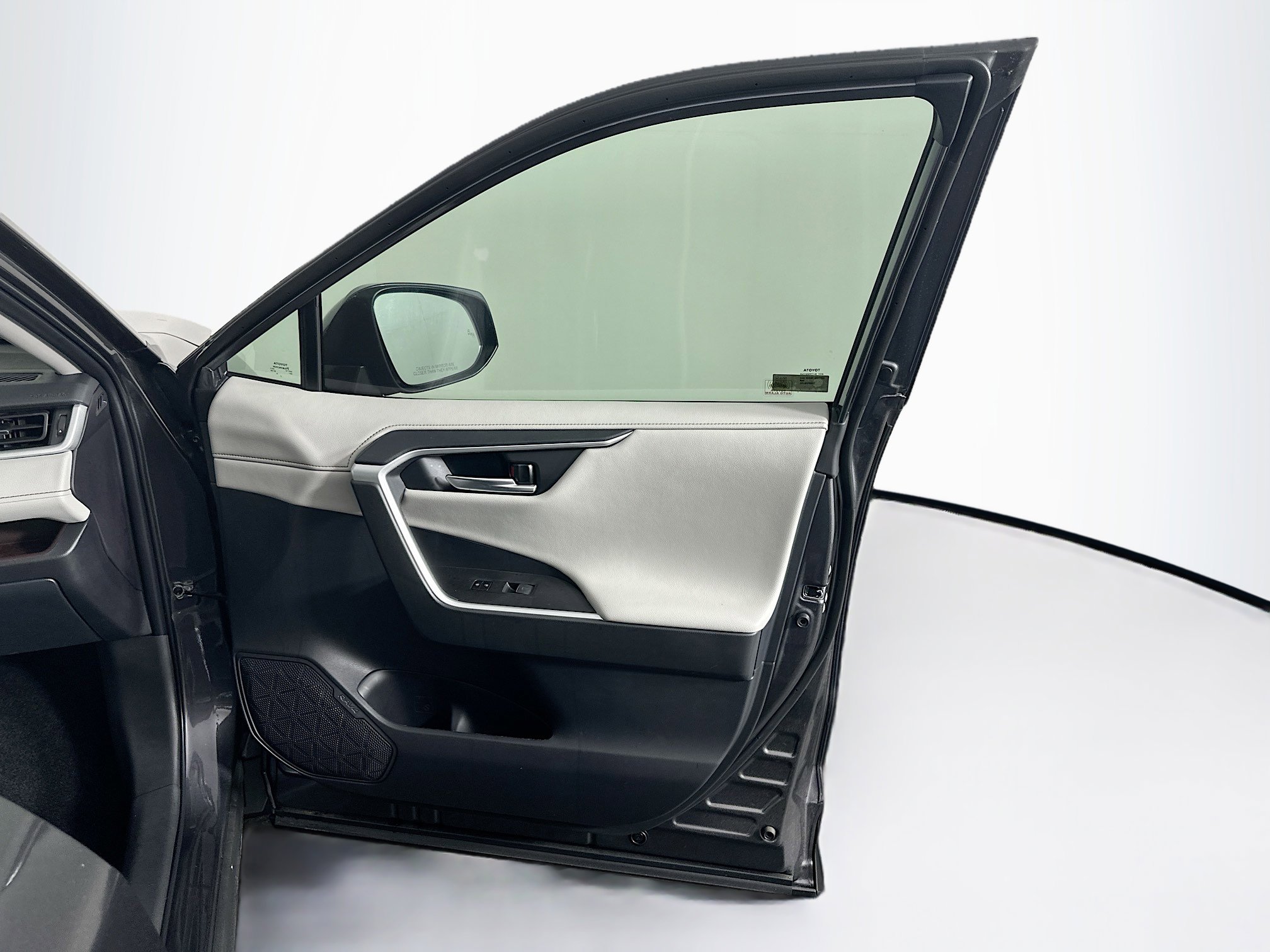 Used 2025 Toyota RAV4 Limited w/ Advanced Technology Package image 34