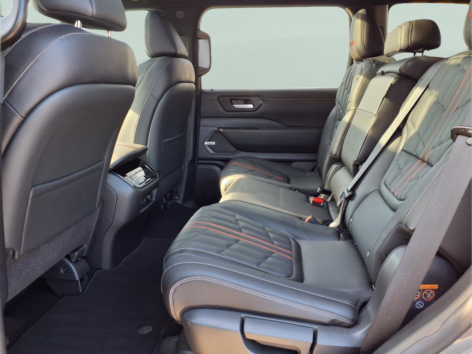 Used 2025 Nissan Armada PRO-4X w/ Pro-4X Premium Package image 11