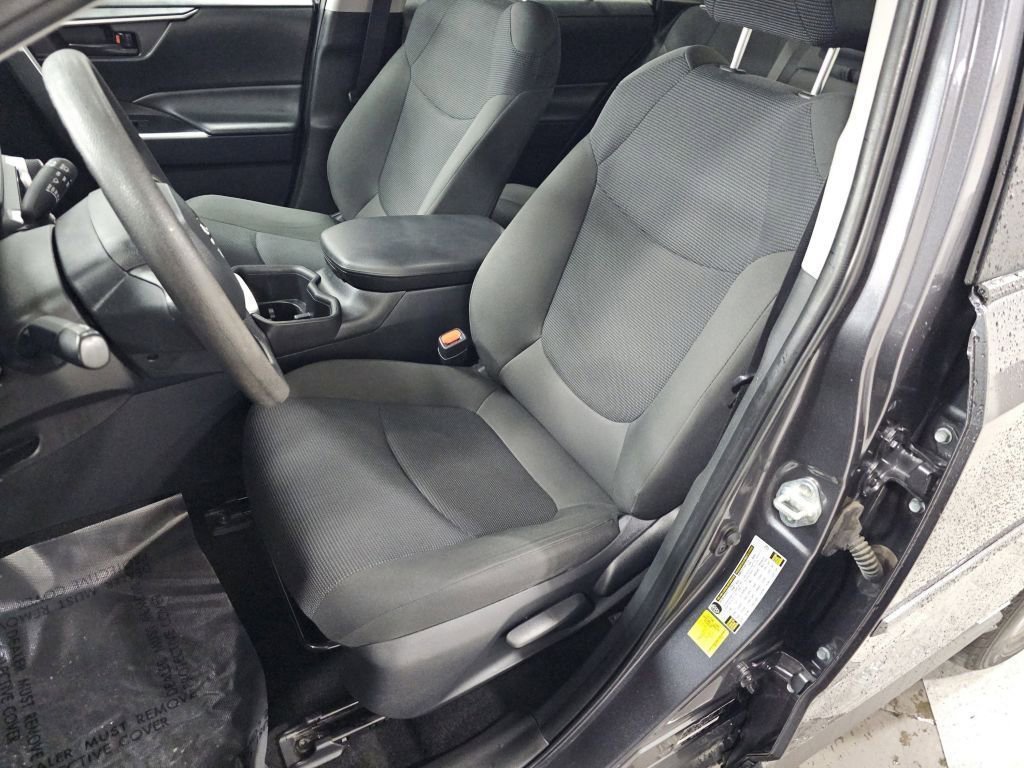 Used 2024 Toyota RAV4 LE AWD/4WD image 6