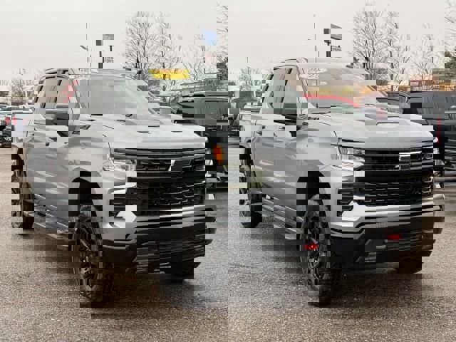 Used 2025 Chevrolet Silverado 1500 LT Trail Boss w/ Convenience Package II AWD/4WD image 4