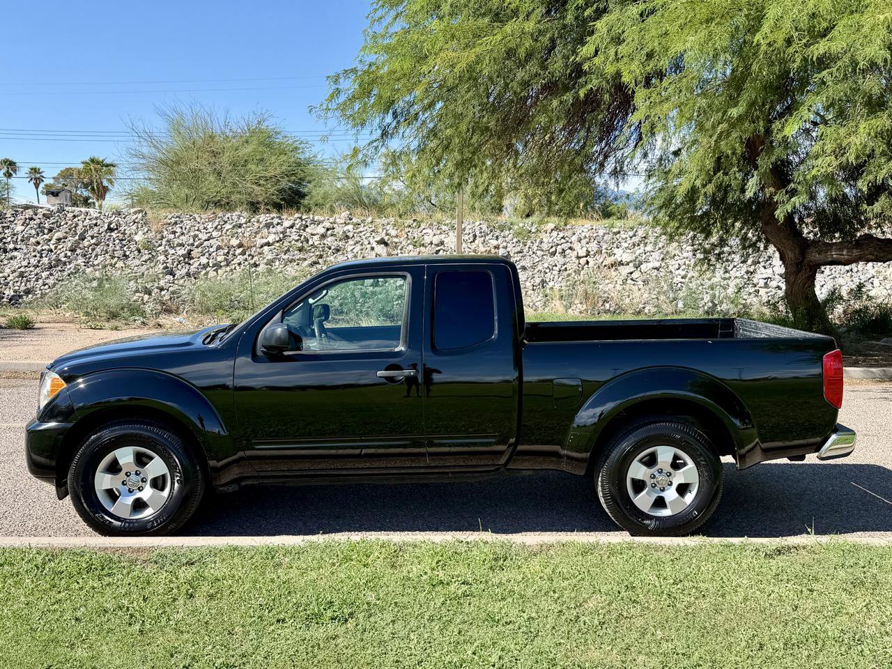 Used 2012 Suzuki Equator 2WD Extended Cab image 2