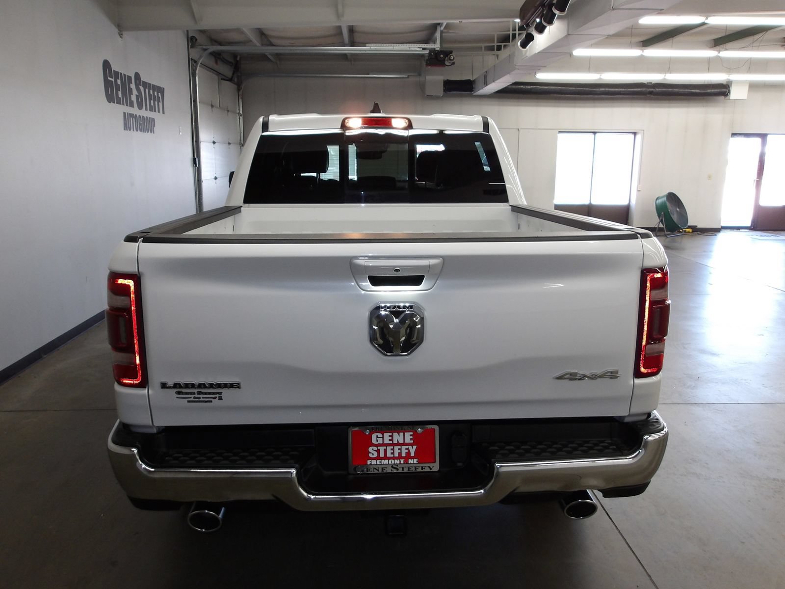 Used 2024 RAM 1500 Laramie AWD/4WD image 7