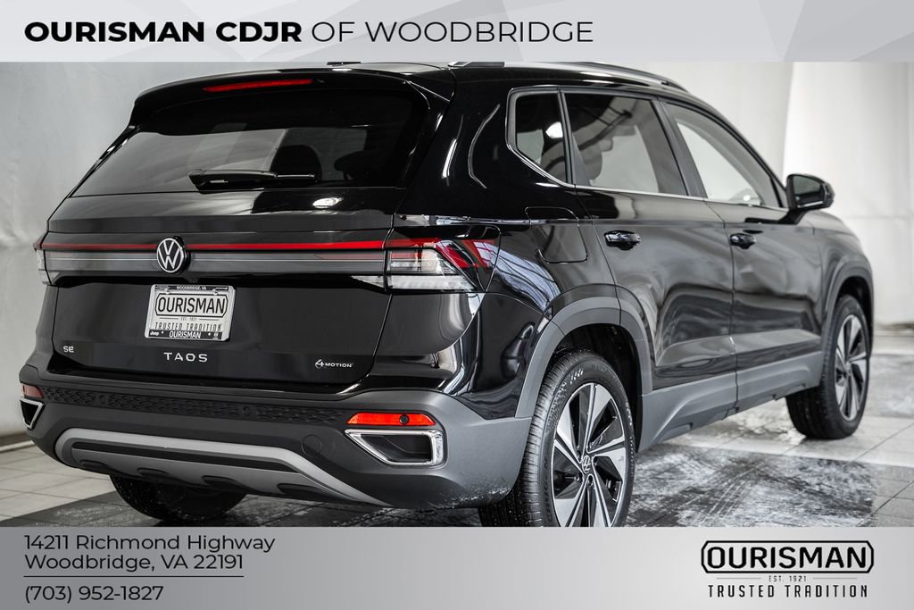 Used 2025 Volkswagen Taos SE w/ Panoramic Sunroof Package image 5