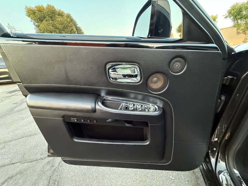 Used 2015 Rolls-Royce Ghost RWD image 16