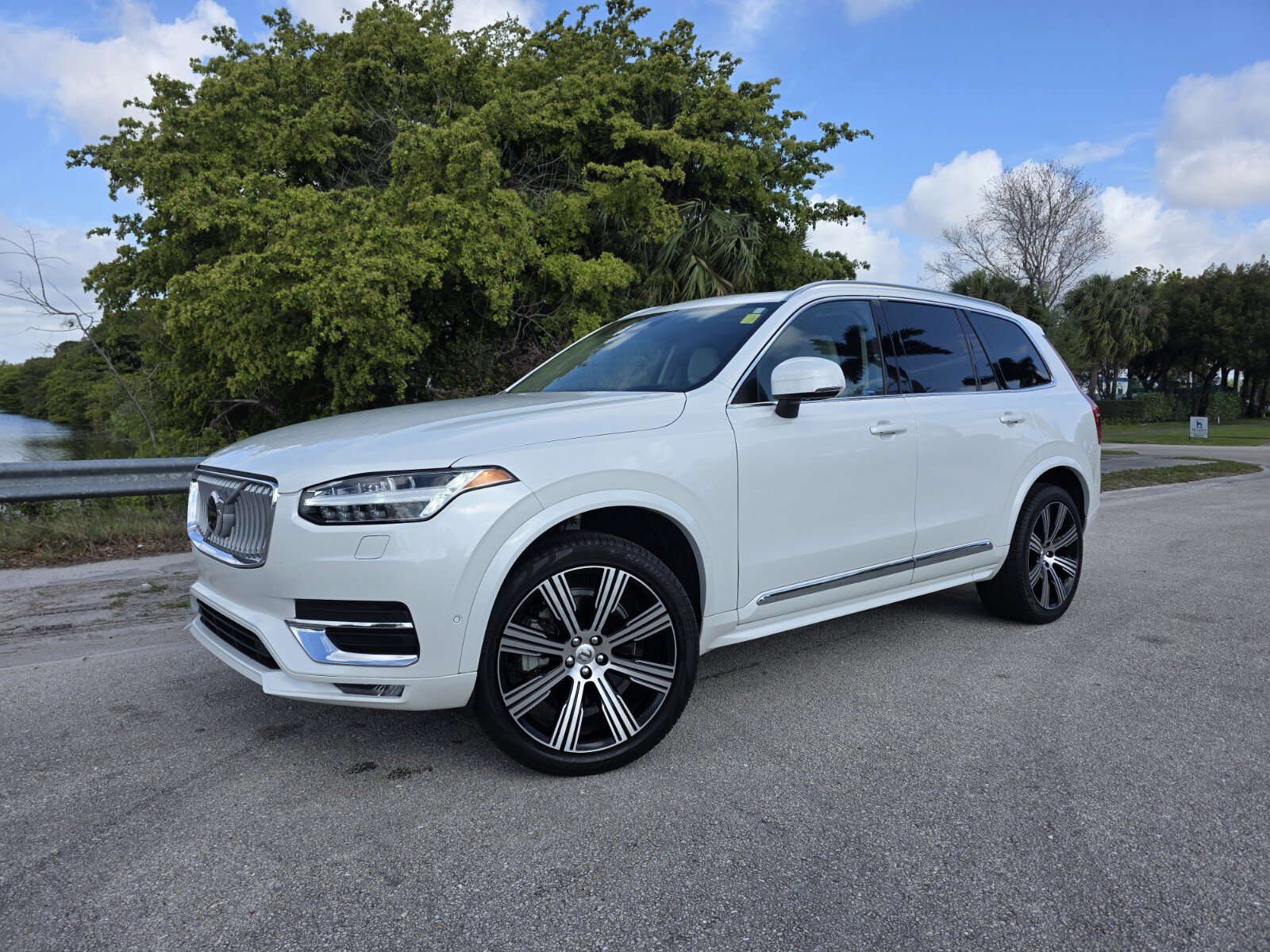 Used 2024 Volvo XC90 B6 Ultimate w/ Lounge Package image 1