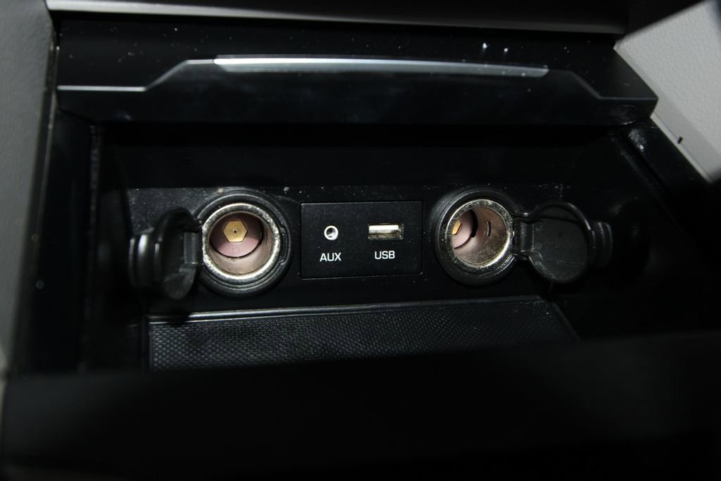 Used 2017 Hyundai Elantra SE image 14