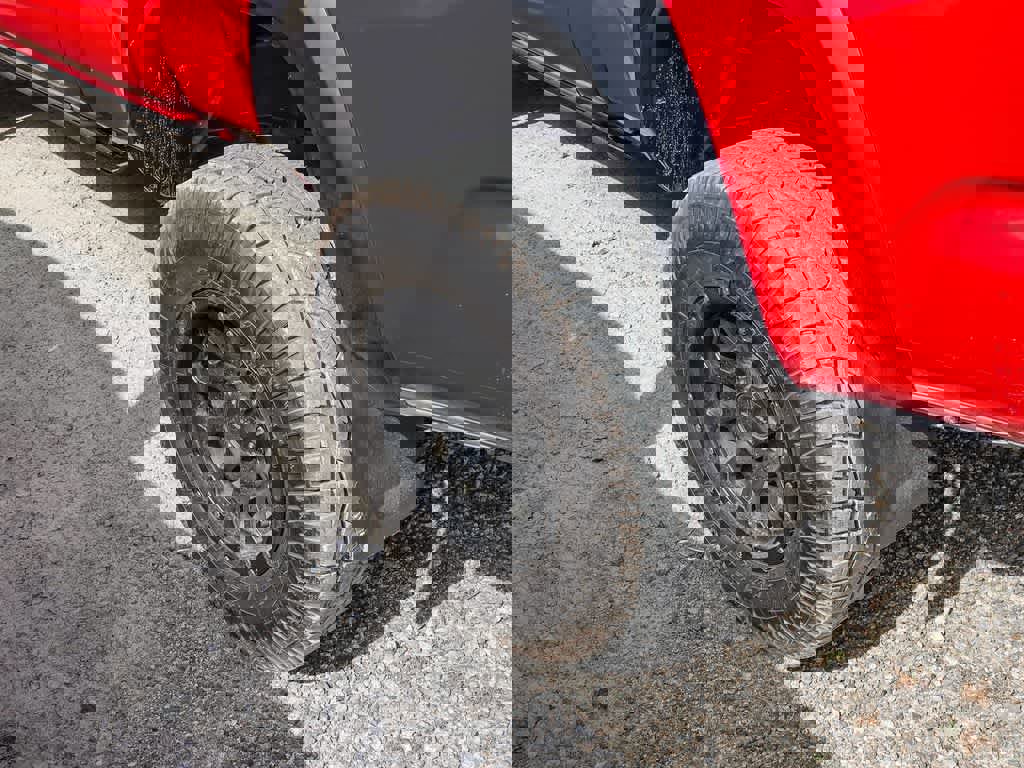 Used 2019 Toyota Tacoma TRD Off-Road w/ Technology Package AWD/4WD image 14