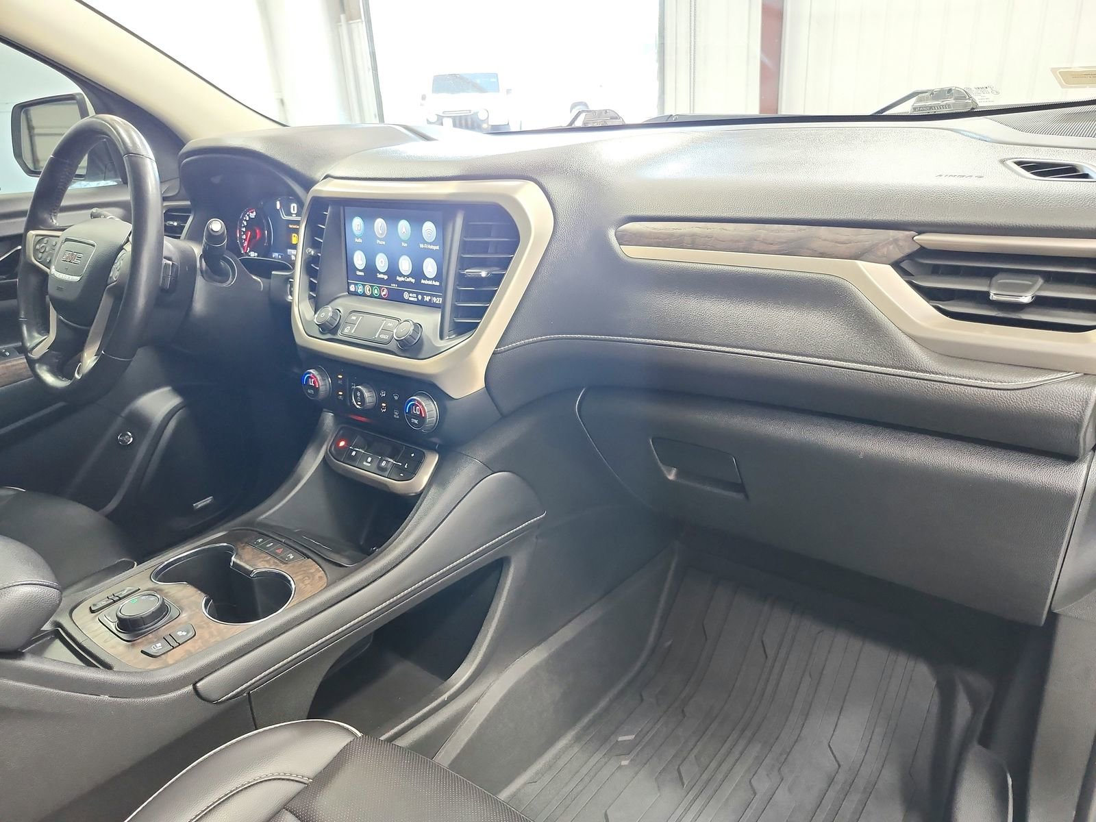 Used 2022 GMC Acadia Denali w/ LPO, Floor Liner Package FWD image 43