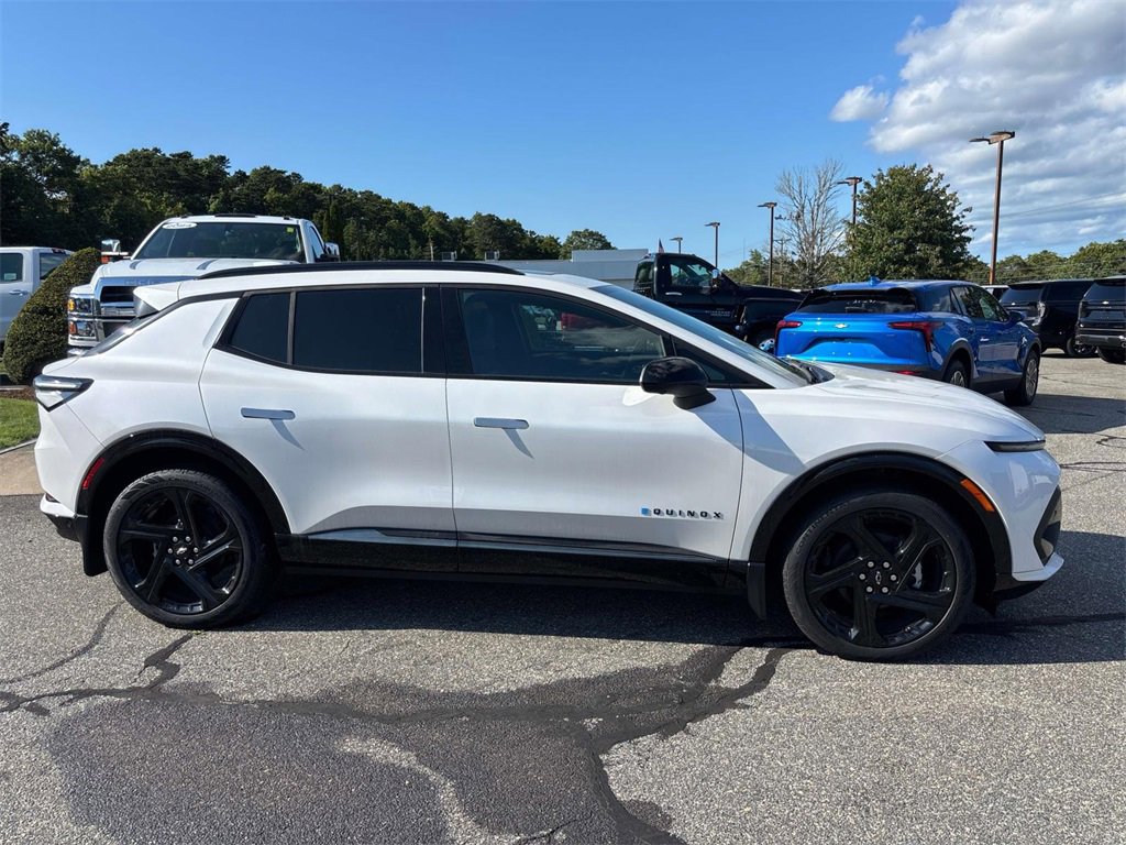 New 2025 Chevrolet Equinox EV RS image 2