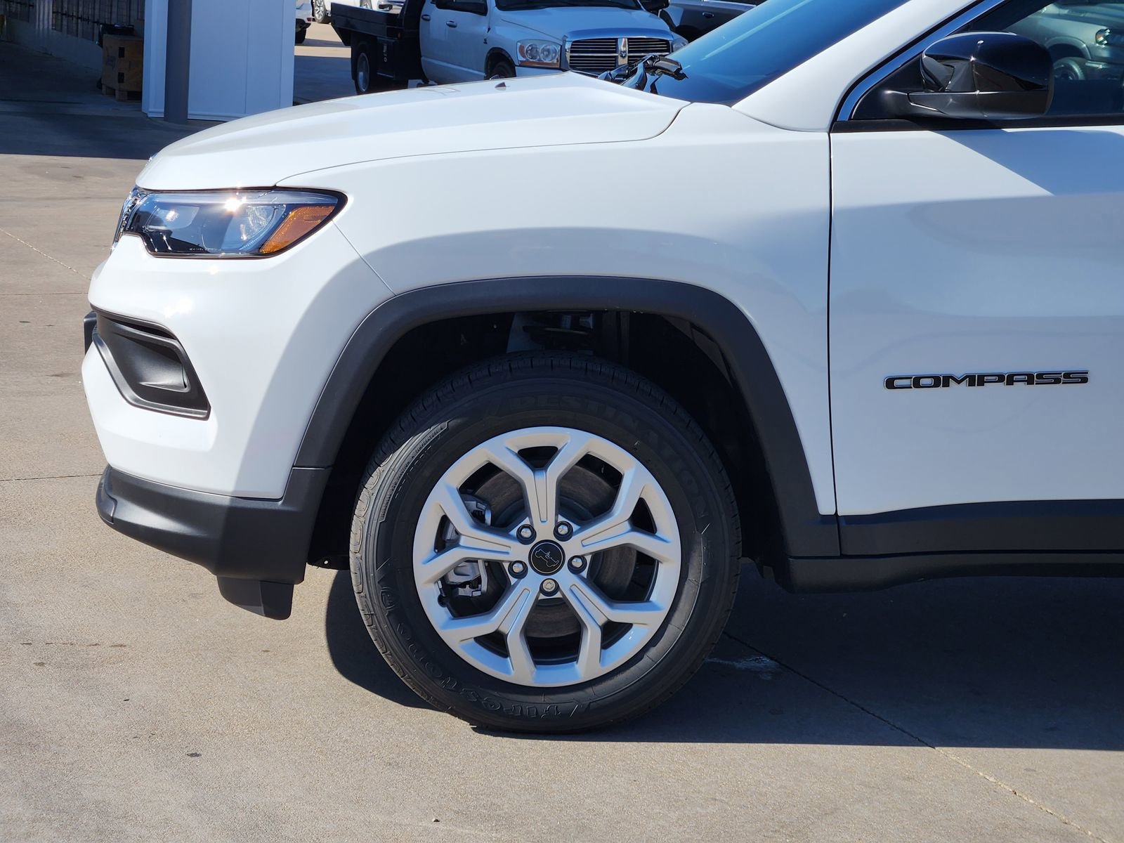 New 2026 Jeep Compass Latitude image 10