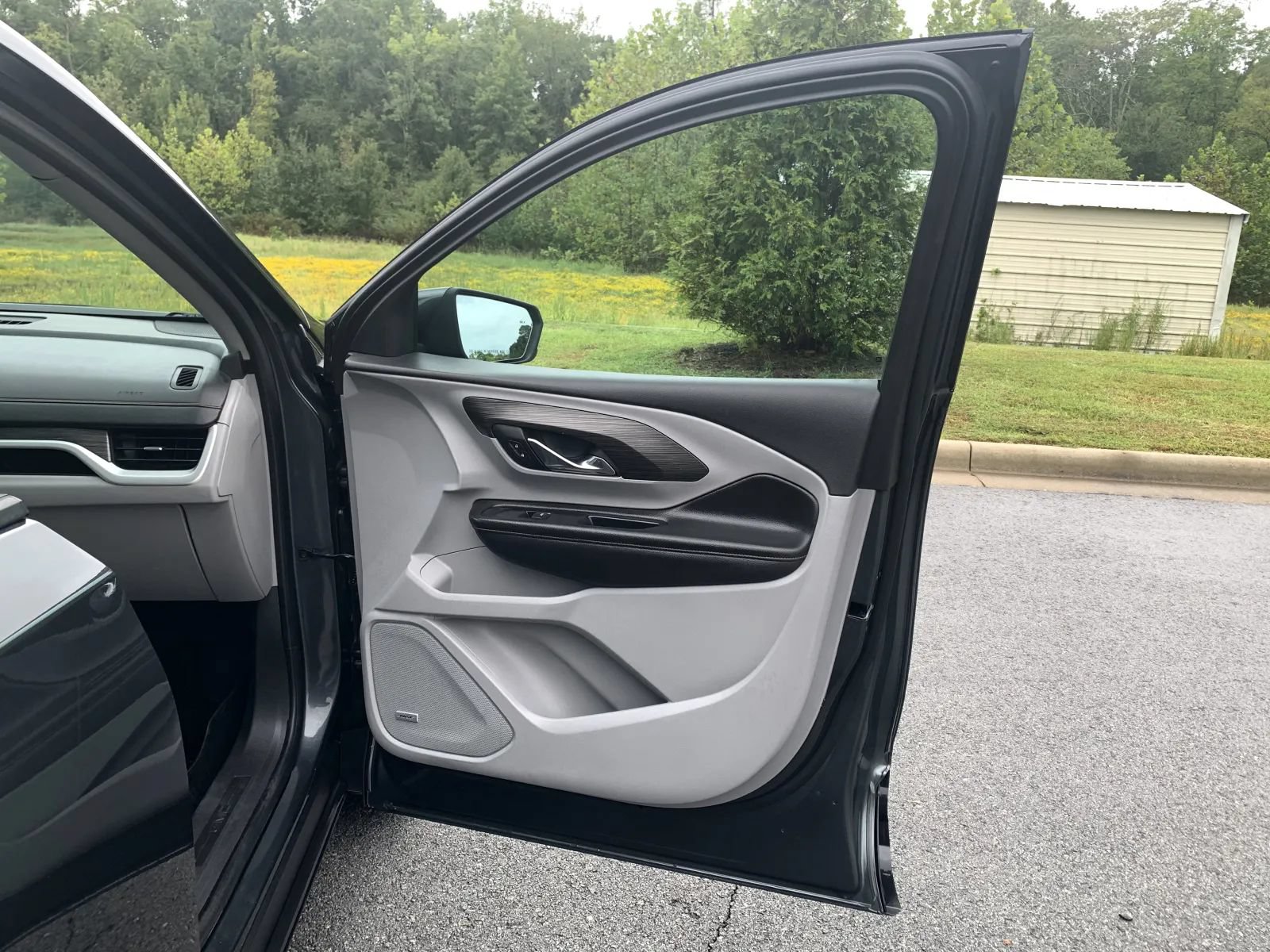 Used 2021 GMC Terrain SLT w/ Infotainment Package II AWD/4WD image 28