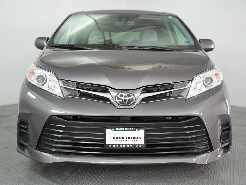 Used 2020 Toyota Sienna LE FWD image 2