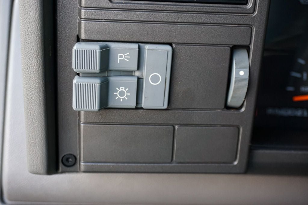 Used 1992 Chevrolet Silverado 1500 4x4 Regular Cab image 16