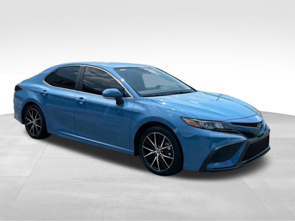 Used 2024 Toyota Camry SE w/ Cold Weather Package FWD image 10