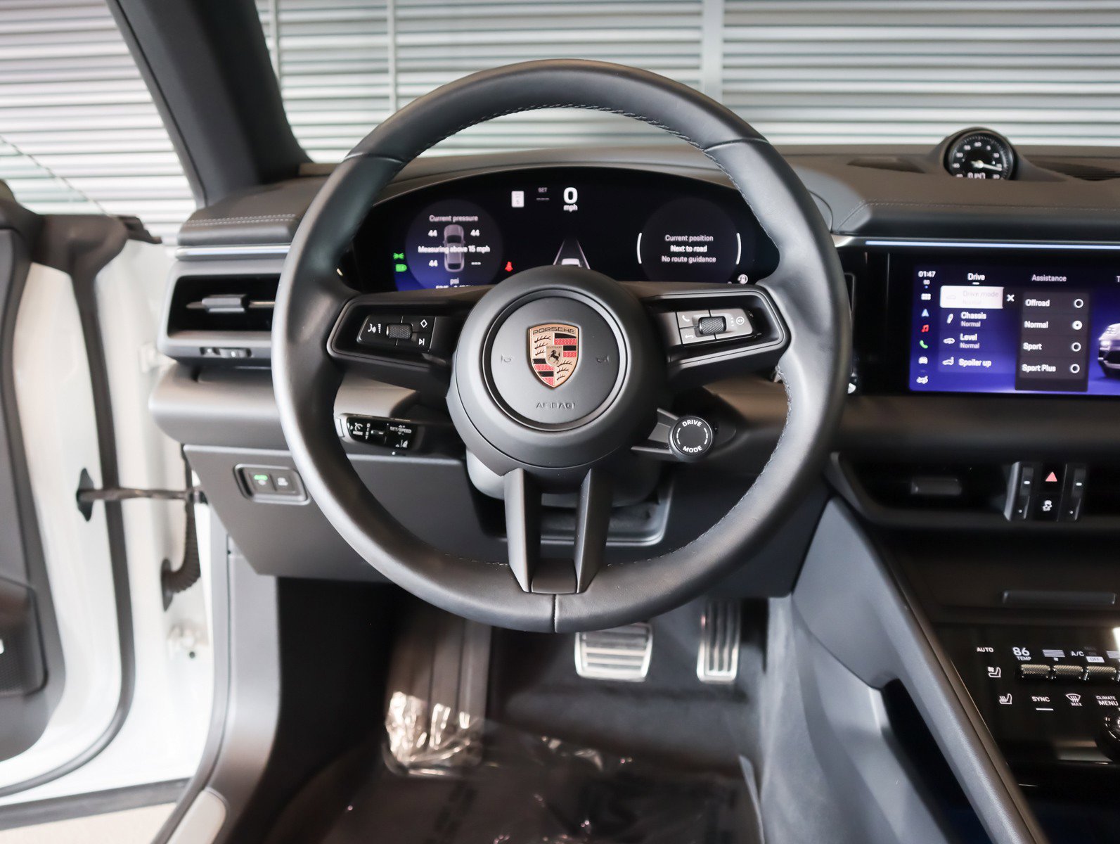 Certified 2025 Porsche Macan 4S Electric image 15