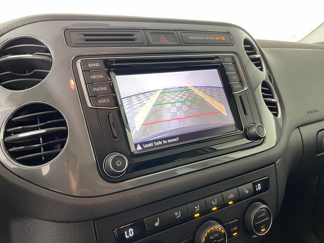 Used 2017 Volkswagen Tiguan SEL AWD/4WD image 9
