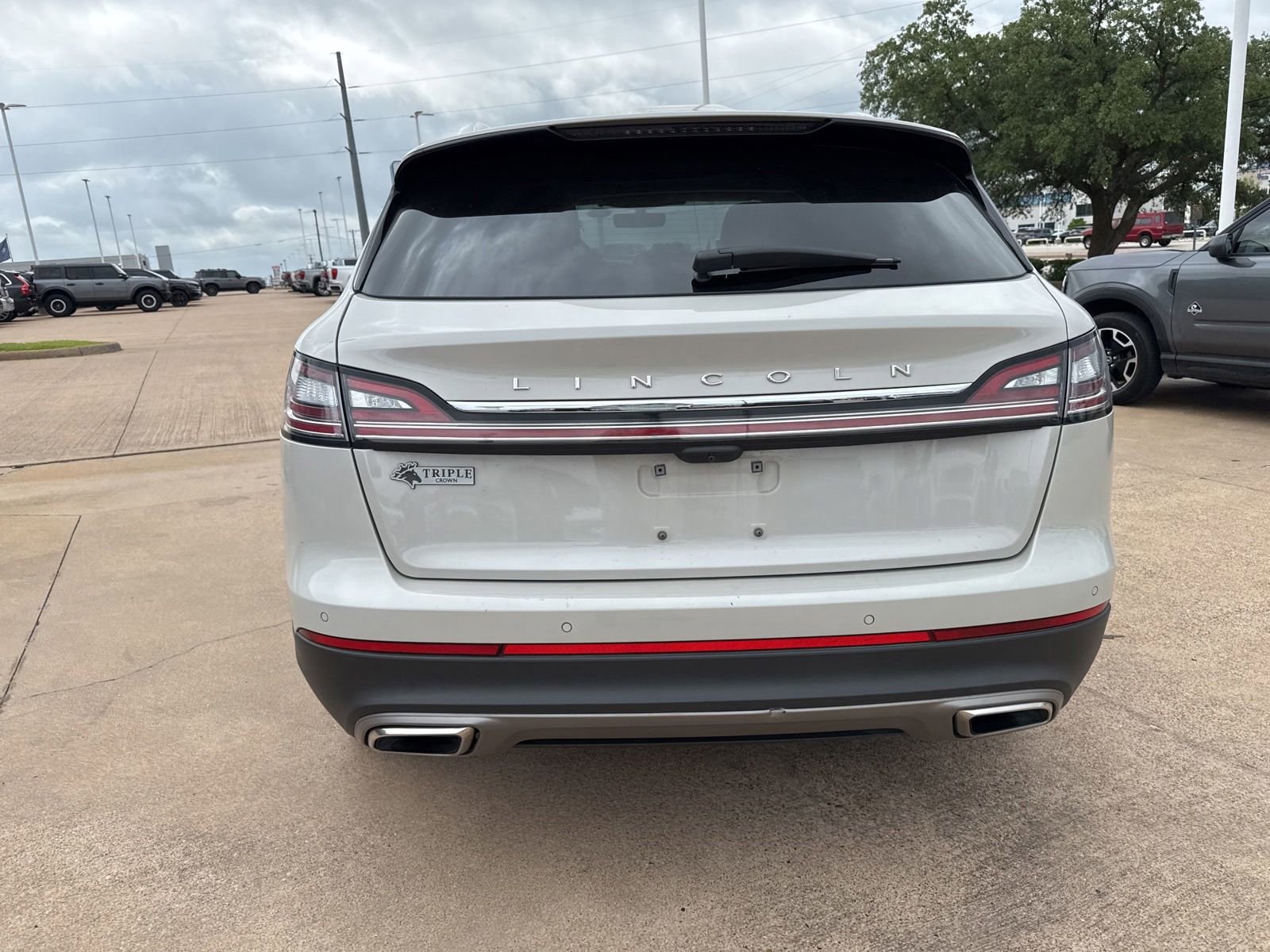 Used 2023 Lincoln Nautilus Reserve w/ Luxury Package AWD/4WD image 6