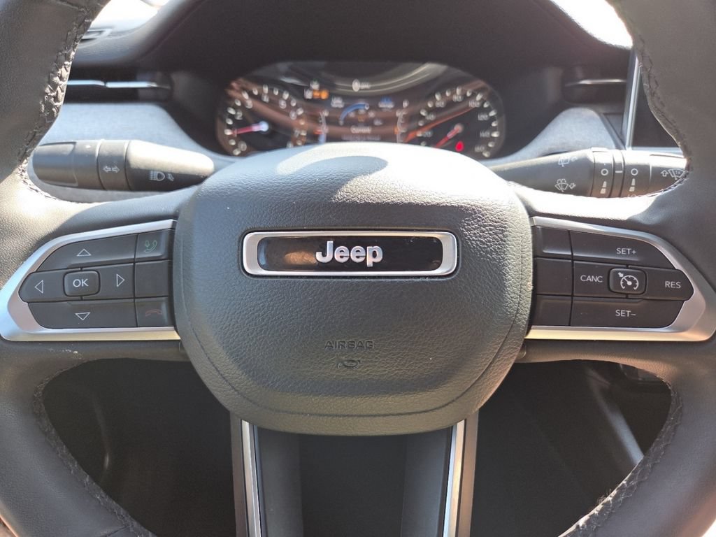 Used 2023 Jeep Compass Latitude AWD/4WD image 31