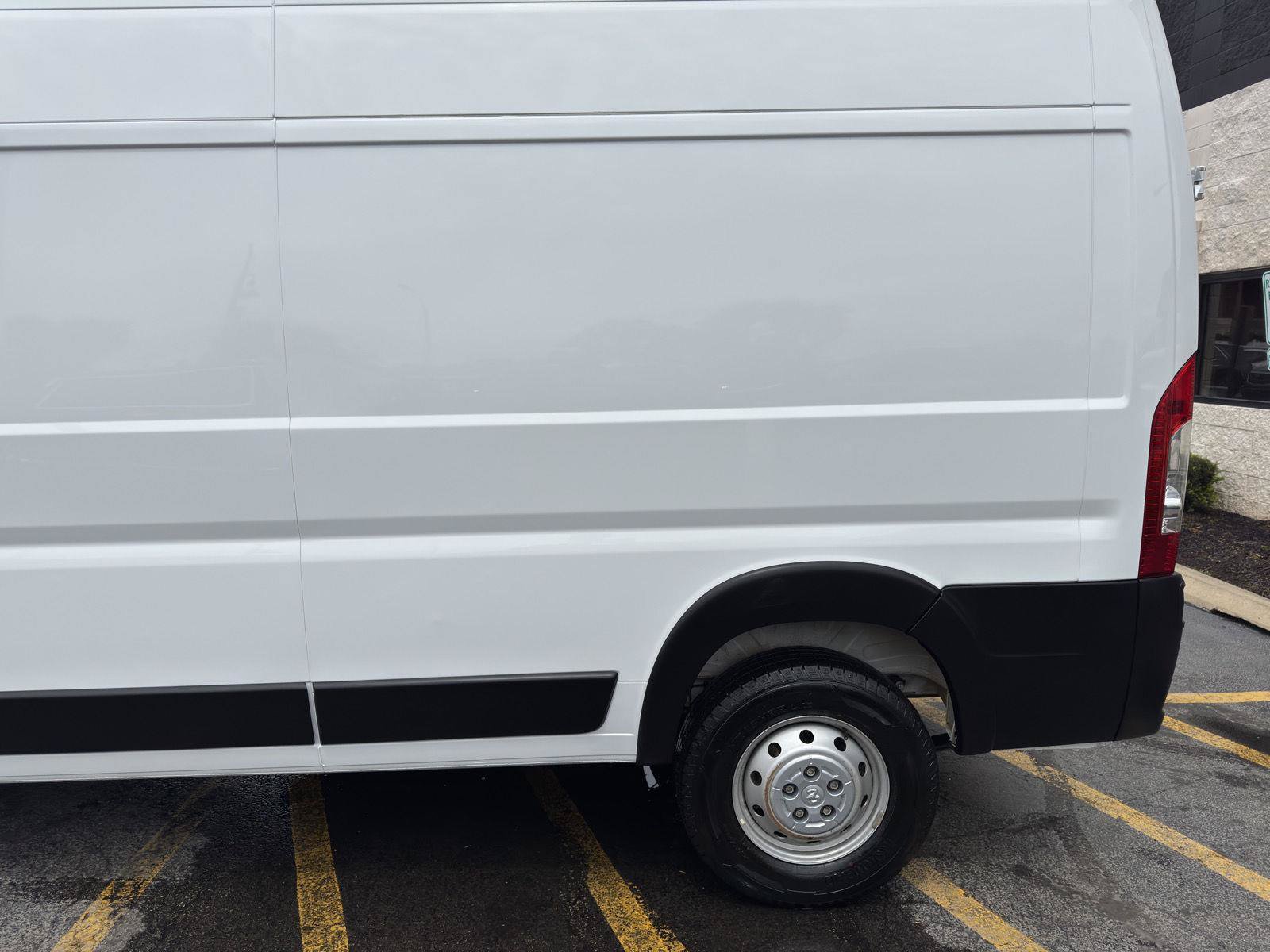 Used 2025 RAM ProMaster 2500 w/ Convenience Group FWD image 3