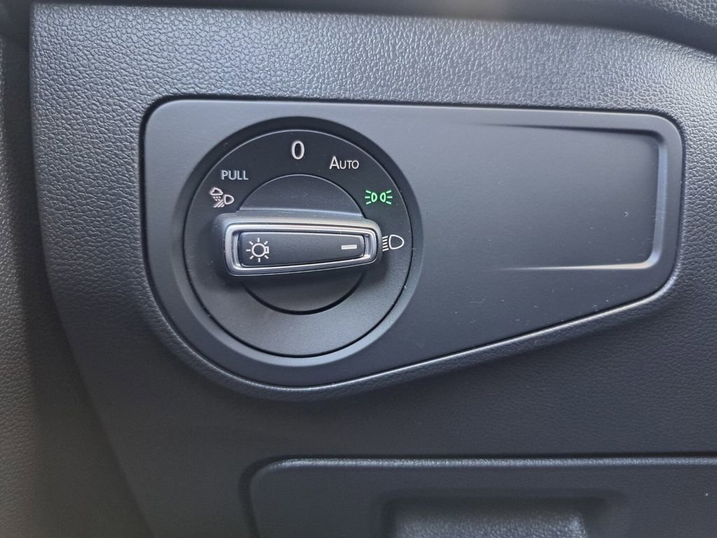 Used 2023 Volkswagen Tiguan SEL R-Line image 13