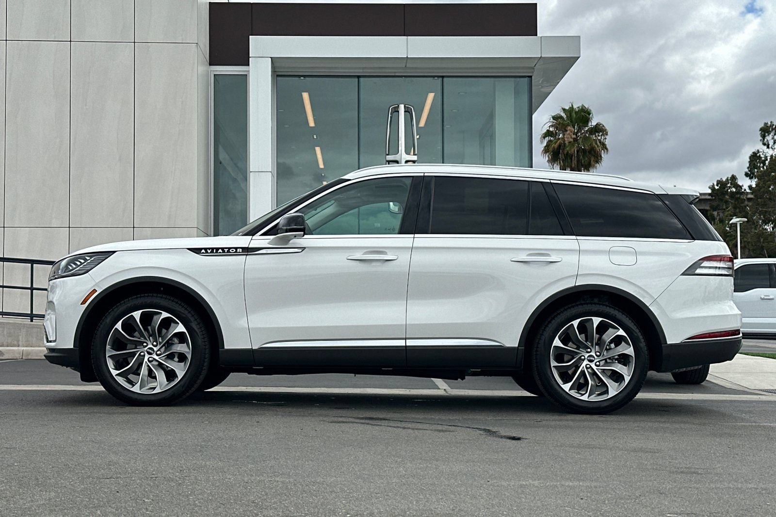 New 2026 Lincoln Aviator 2WD image 6