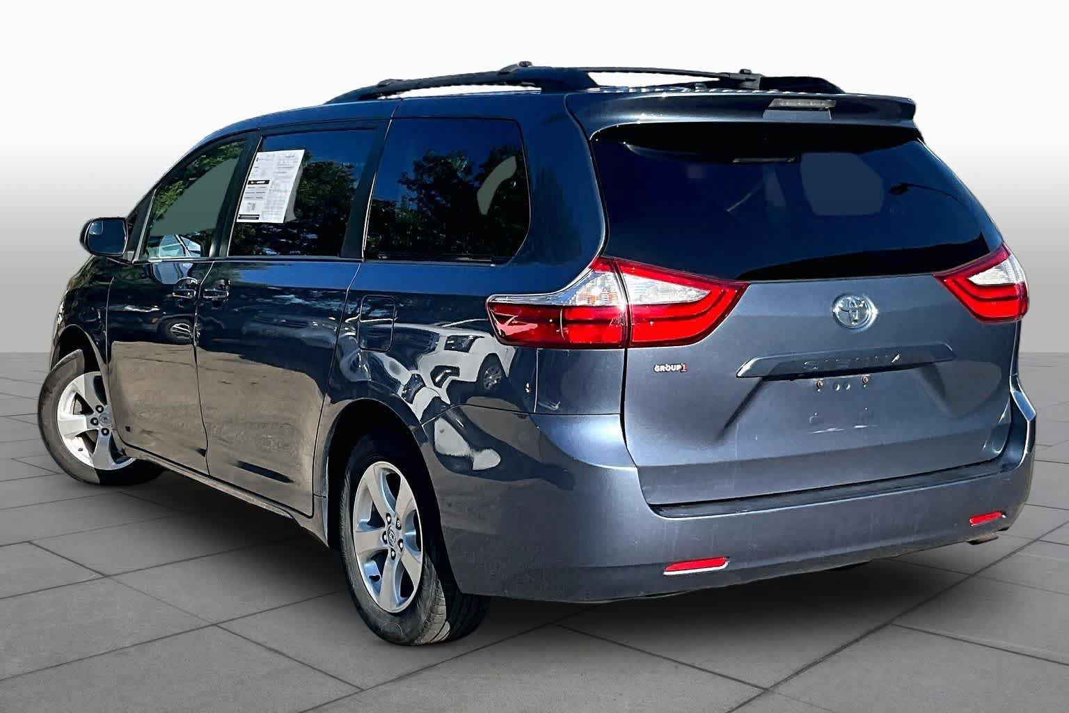 Used 2017 Toyota Sienna LE FWD image 12
