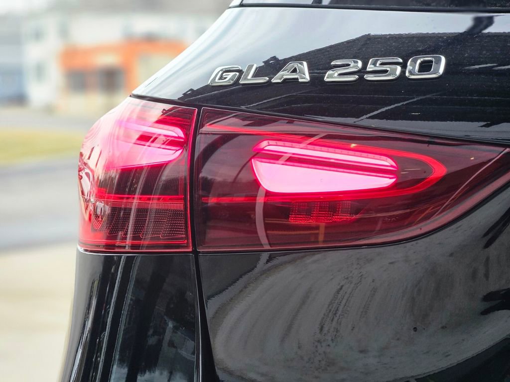 New 2026 Mercedes-Benz GLA 250 4MATIC image 9