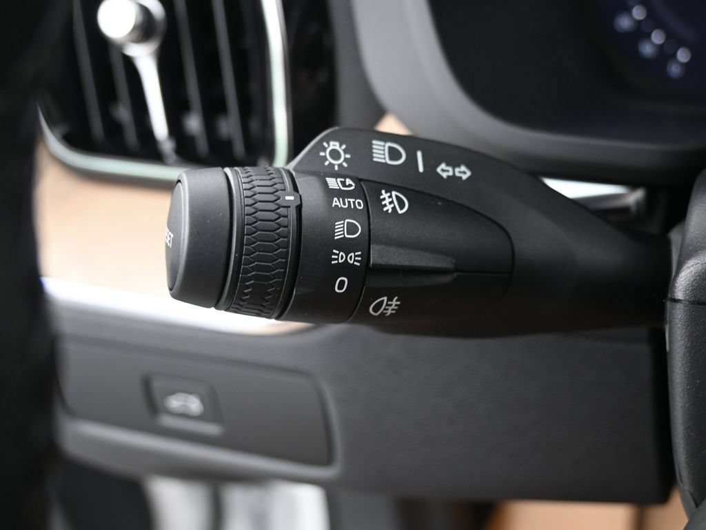 New 2026 Volvo XC60 B5 Core AWD/4WD image 16