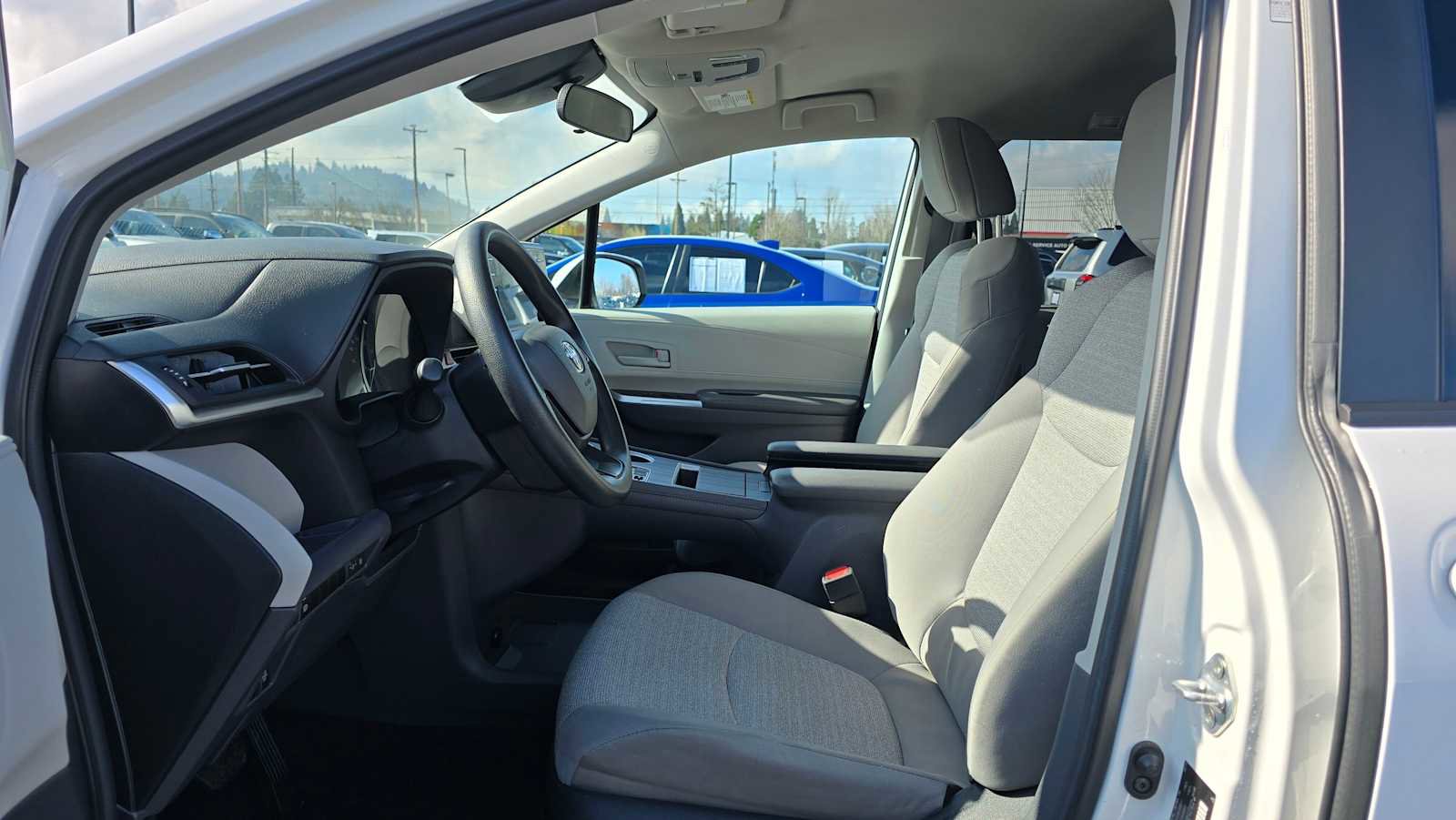 Used 2024 Toyota Sienna LE image 24