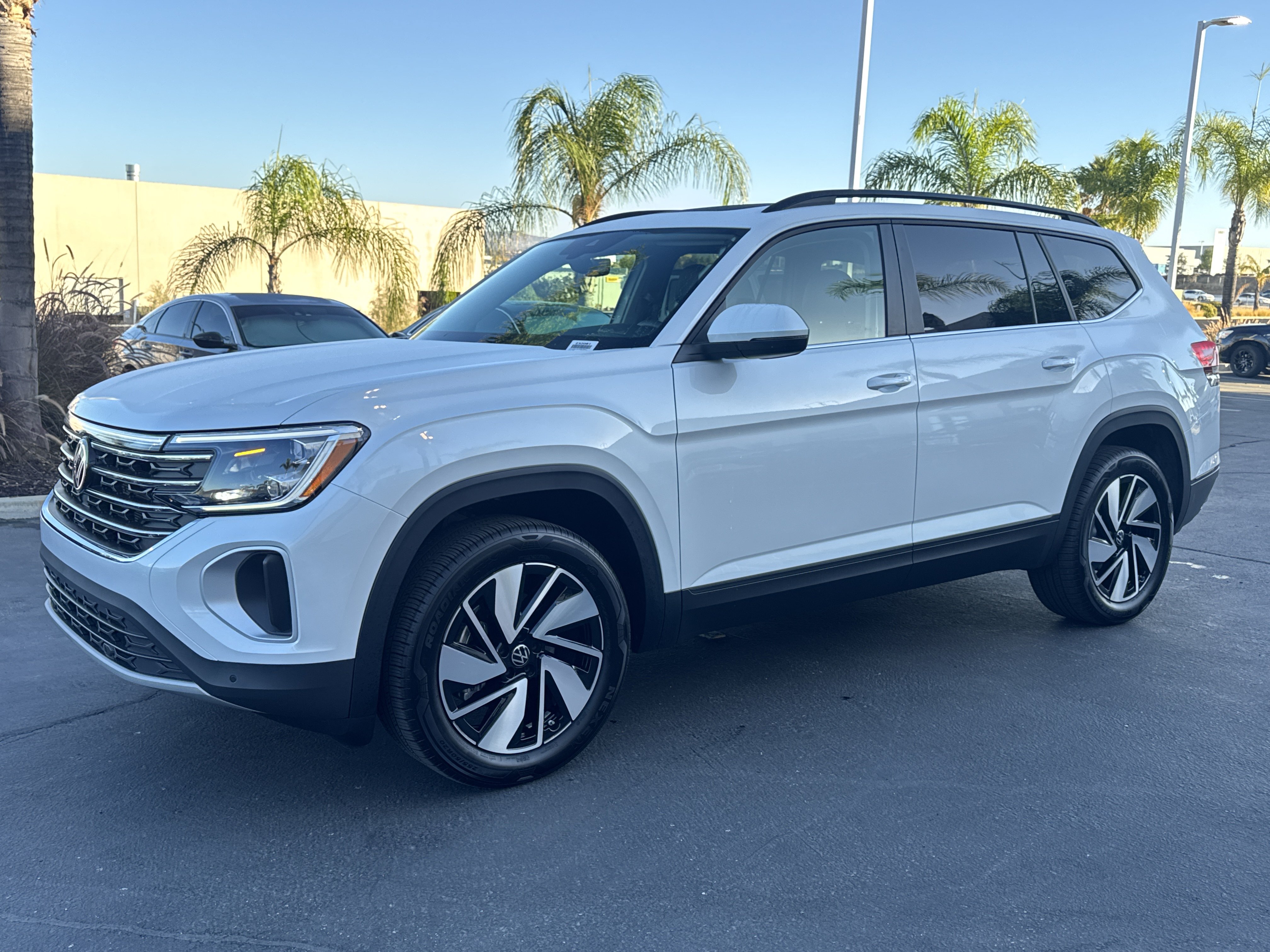 Used 2026 Volkswagen Atlas SE FWD image 4