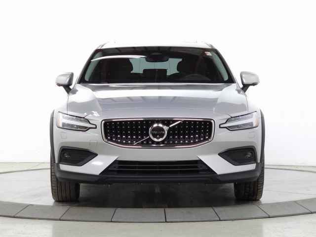 Certified 2025 Volvo V60 B5 Cross Country Plus video 2