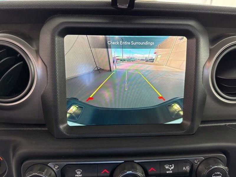 Used 2022 Jeep Gladiator Willys image 19